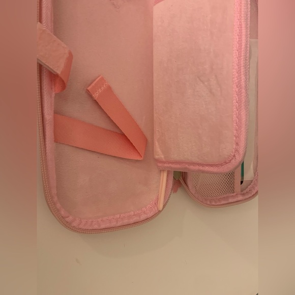 LIKE NEW NINTENDO SWITCH LITE - Picture 8 of 9